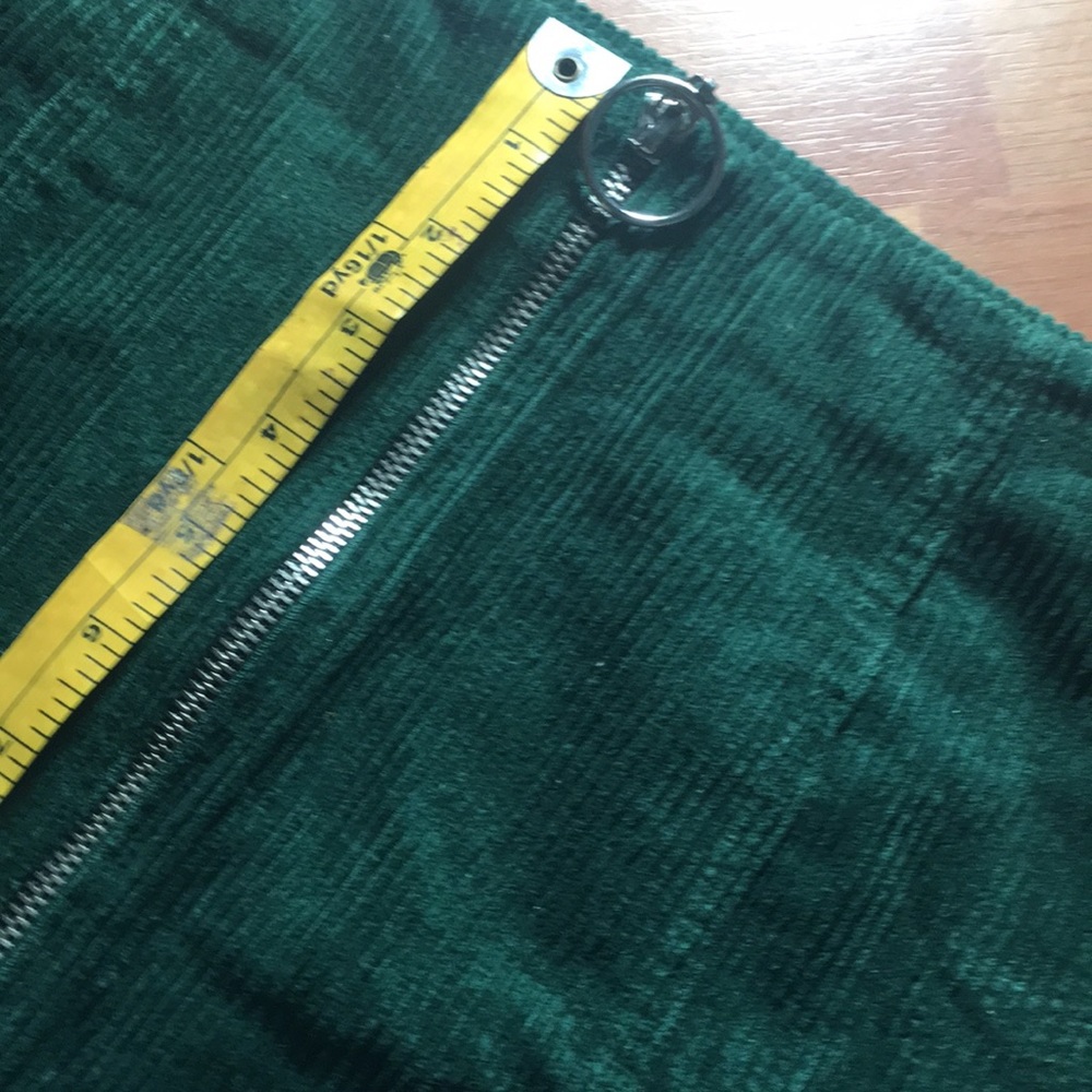 Green skirt - Picture 2 of 6